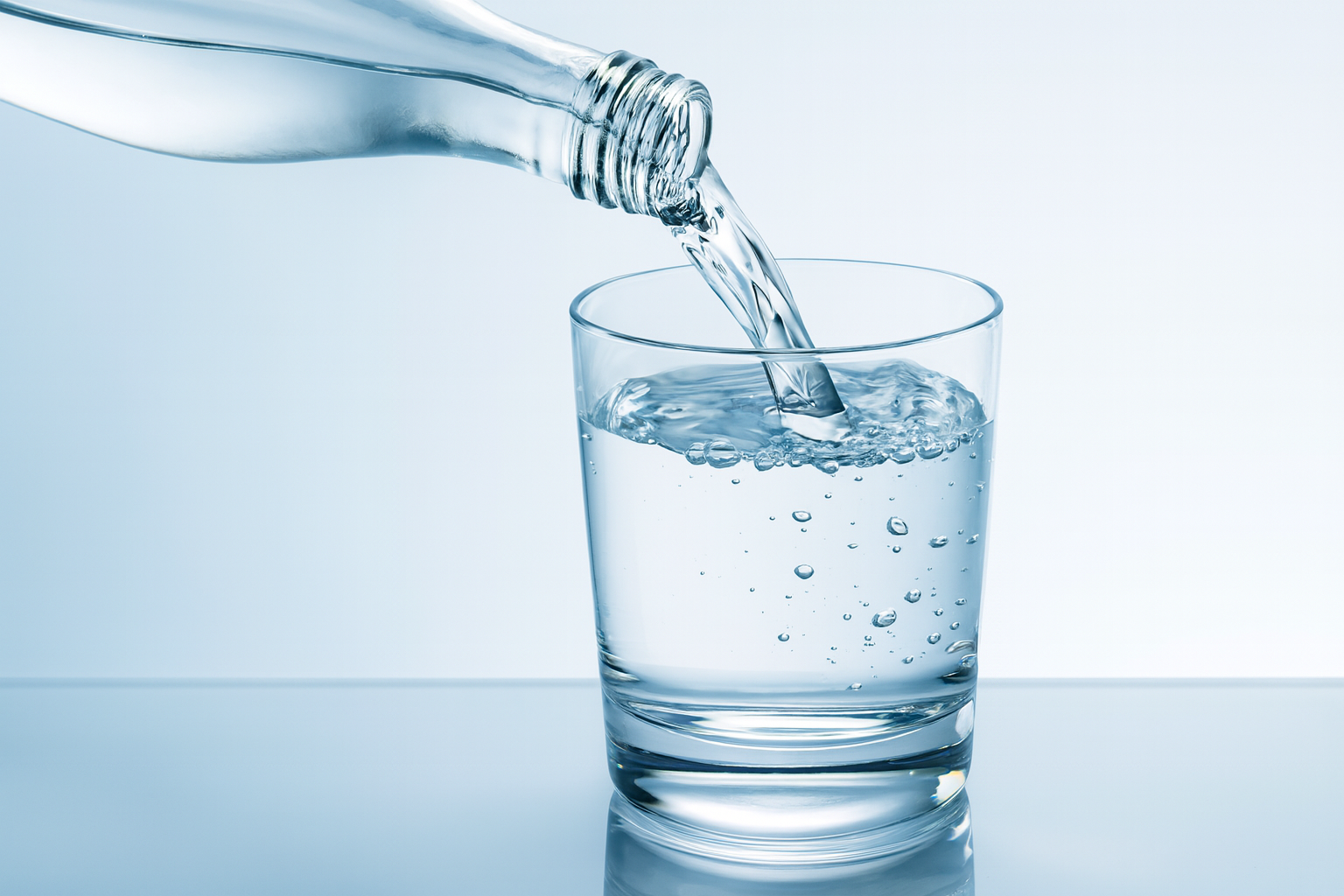 Eau riche en magnésium : Bienfaits, risques, conseils